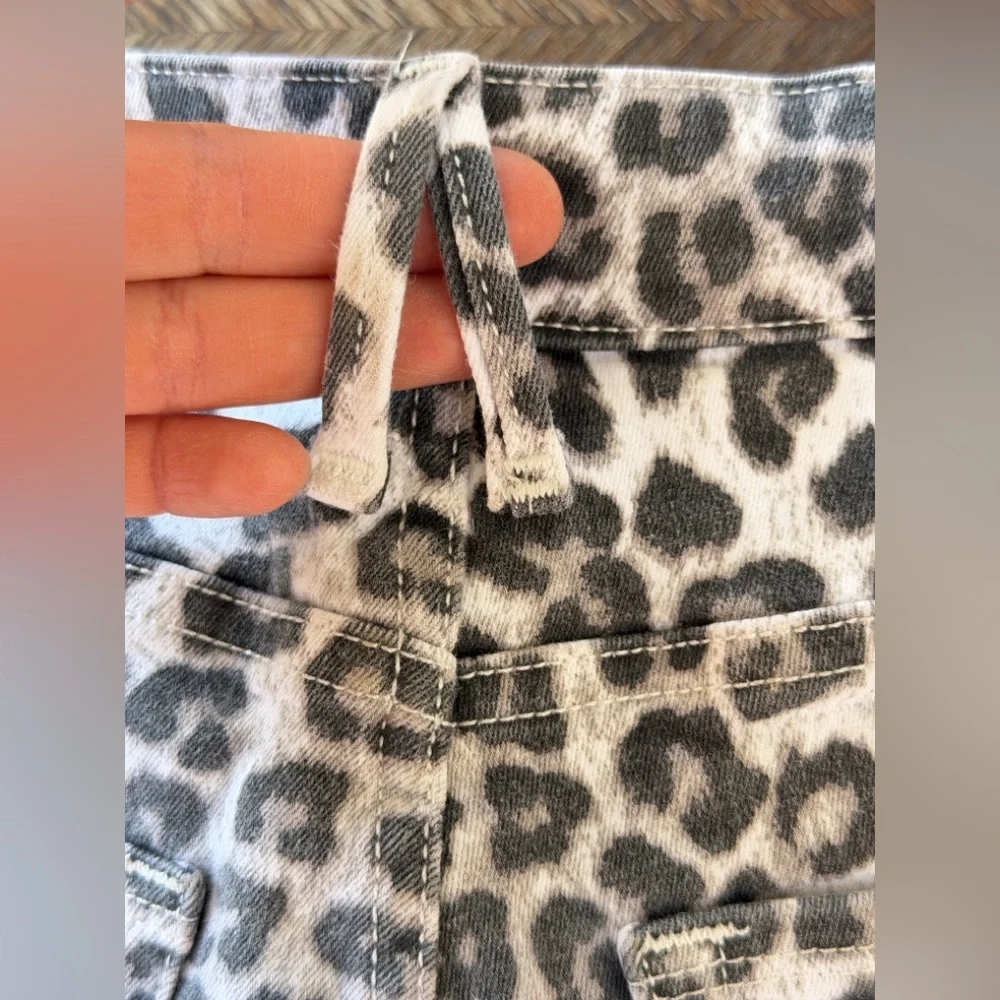 GOOD AMERICAN Animal Print Black/White Shorts 4/27 preowned - Picture 9 of 16